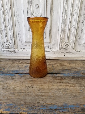 Hyacint glas i ravfarvet glas med net mønster
