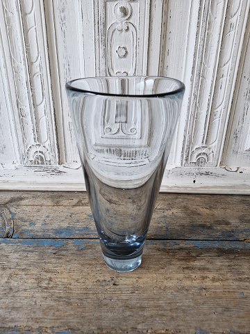 Holmegaard - Per Lütken stor vase i lyseblåt glas fra 1960 - 26 cm.