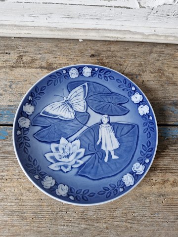 Royal Copenhagen H.C. Andersen fairy tale plate - Thumbelina from 1984
