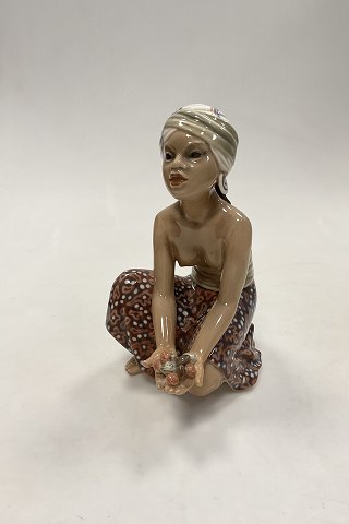 Dahl Jensen Figur af Frugtsælgersken fra Bali No. 1238