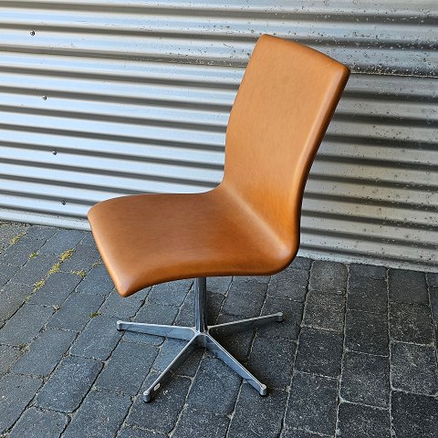 Arne Jacobsen Oxford kontorstolBrunt læder