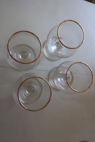 Cognacglas med guldkantH: 9cmFra 1950-erneHaves: 4 stk.Sælges helst samlet