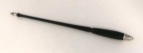 Georg Jensen. Dirigentstok med sølv montering. Længde 32,5 cm. Produceret 1933-1945.