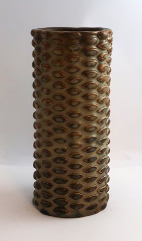 Royal Copenhagen. Aksel Salto. Cylindrisk stentøjsvase med i knoppet stil. Højde 21 cm.
