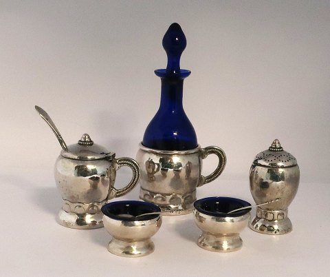 Danish work. Silver (830). 2 salt jars with spoons, pepper shaker, mustard jar and vinegar bottle. 7 parts. Produced 1918.