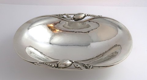 Georg Jensen. Oval sølv skål (925). Magnolia 2A. Design: Georg Jensen. Længde 19,6 cm. Bredde 14 cm.