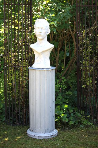 Gammel fransk søjle piedestal i træ med grå farve og en super fin patina. H: 85cm...