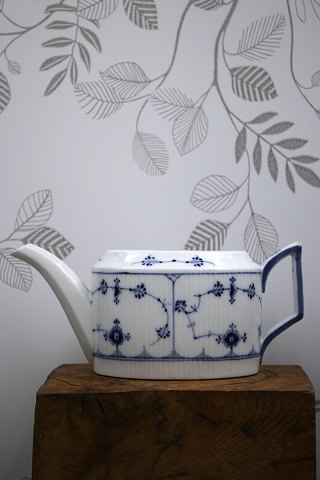 Rare Royal Copenhagen Blue Fluted Plain oval teapot without lid from before 1923...