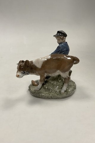 Royal Copenhagen Figur Dreng med Kalv No. 772