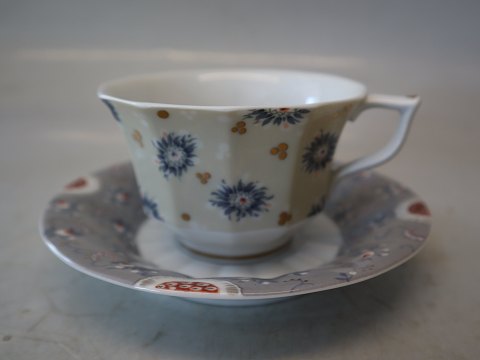 Grå 072 Kaffekop 15 cl og underkop 073  13,7 cm (8608) .  Fairy Tale (Eventyr) Kongelig Dansk Porcelæn