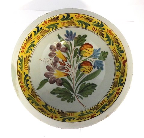 Kellinghusen. Fajance skål. Diameter 28 cm. Højde 10 cm. Med meget små kanthak samt gammel reparation. (se foto)