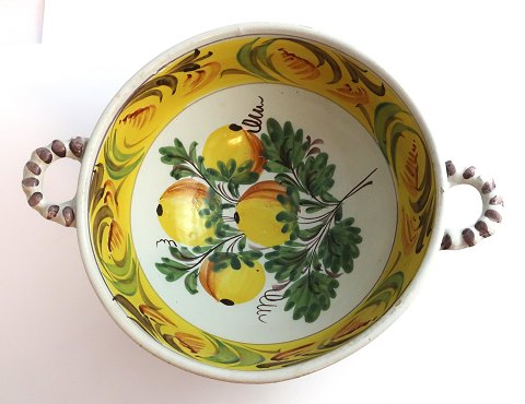 Kellinghusen. Large faience ear bowl. Diameter 22 cm. Height 11 cm. With very small edge notches