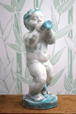 Michael Andersen glaseret keramik (Bornholm - 3266)  figur af dreng med trompet...