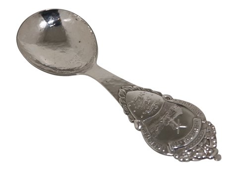 Large silver memorial spoon from 1919Fædrearv værnedes til egn tarv