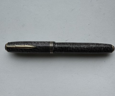 Sheffield Silver and green spiral striped fountain pen
