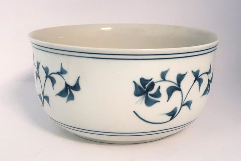Royal Copenhagen. Noblesse. Stor rund skål. Model 15122-30. Diameter 21 cm. Højde 10,5 cm. (2 sortering)