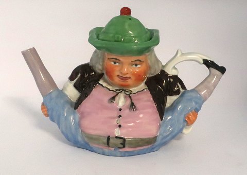 Royal Copenhagen. Tekande i form af mand. Hat er låg, og ben er tud og hank. Længde 24 cm. Højde 16 cm. Produceret før 1900. Skulle være fremstillet af Prinsesse Marie, gift med Prins Valdemar.