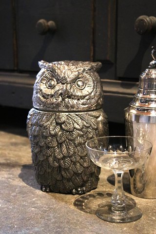 Delicious Italian ice bucket designed by Mauro Manetti in the shape of an owl, silver-plated tin from the 60s...