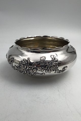 Antique Chinese Sterling Silver Bowl (Luen Wo, Shanghai) Chrysantemum floral decor