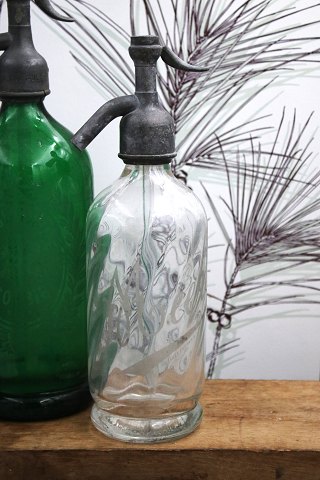 Dekorativ , sjælden fransk mini glas sifon fra begyndelsen af 1900 tallet i klart glas...