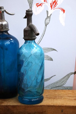 Dekorativ , sjælden fransk mini glas sifon fra begyndelsen af 1900 tallet i turkisblå farve...