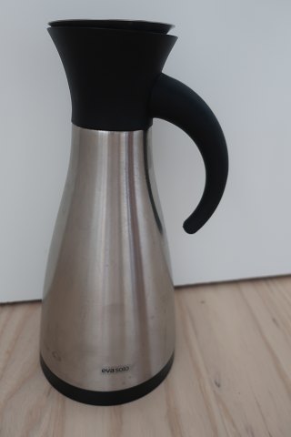 Termokande Eva Solo1,1L H: 28cmRustfrit stål både udvendig og indvendigDrypfri og brudsikker (iflg. producenten)