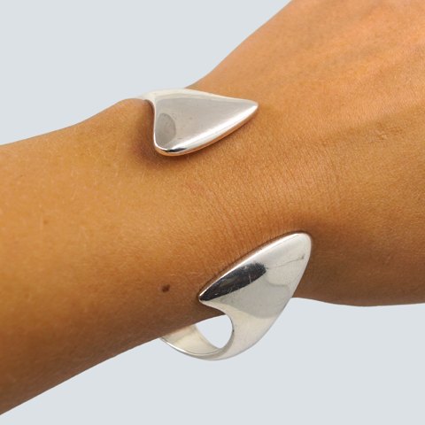 Bent Gabrielsen for Hans Hansen; Armring i sterling sølv, nr. 213