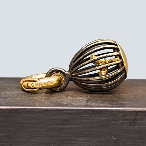 Ole Lynggaard; Sweet drops charm i 18 kt. guld med diamant, fuglebur