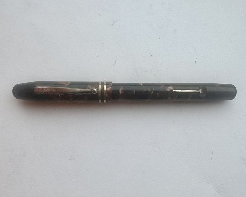 Green marbled fountain pen from The Moore Pen Co.