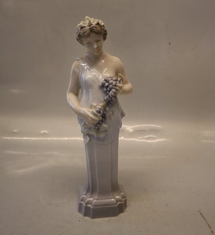 2072 Kgl Kvinde med druer 26 cm Chr. Thomsen 1920 Kongelig Dansk Porcelæn