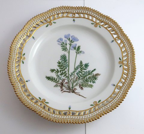 Royal Copenhagen. Flora Danica plate w. open-work border. Diameter 25 cm. Model 3553. (1 quality). Polemonium humile Willd