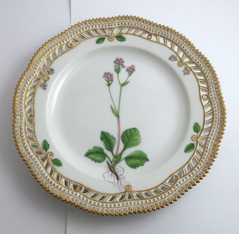Royal Copenhagen Flora Danica. Lunch plate with open-work border. Design # 3554. Diameter 23 cm. (1 quality). Saxifraga nivalis L