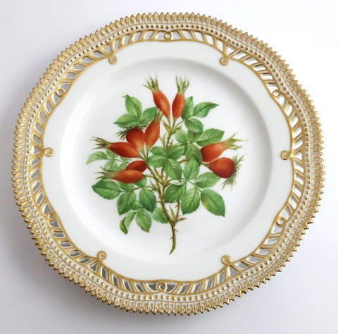 Royal Copenhagen Flora Danica, fruit plate. Lunch plate with open-work border. Design # 429/3554. Diameter 23 cm. (1 quality).