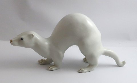 Royal Copenhagen. Porcelænsfigur. Hvid hermelin. Model 4562. Længde 24 cm. (1 sortering)