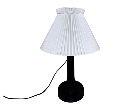 Holmegaard Le KlintStor mørkeblå bordlampe med Le Klint skærm