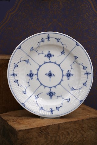 Antique Blue Fluted Plain Dinner Plate from Royal Copenhagen from 1820-50. Dia.: 24.5cm.