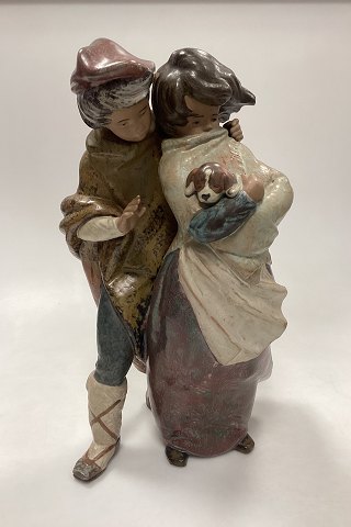Lladro Stentøjsfigur af Pige og Dreng med Hund - Facing the Wind