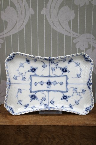 Royal Copenhagen Musselmalet Helblonde fad.24x17cm. Dekorationsnummer: 1/1195...