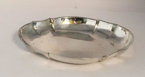 Jens Kjeldsen Sommerfeldt, Aalborg 1726 - 1767. Small oval tray. Length 20 cm. Width 15.5 cm.