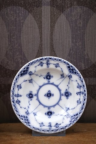 Royal Copenhagen Musselmalet Halvblonde , lille dyb tallerken. Dia.: 14cm. 1/569...