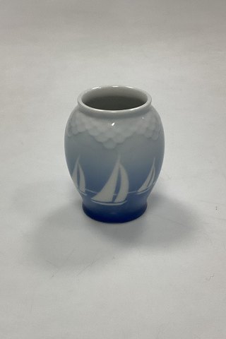 Bing og Grøndahl Lille Vase med Skibsmotiv No. 671