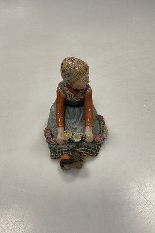 Royal Copenhagen Overglasur figur af Jylland Blomster Pige No. 12421