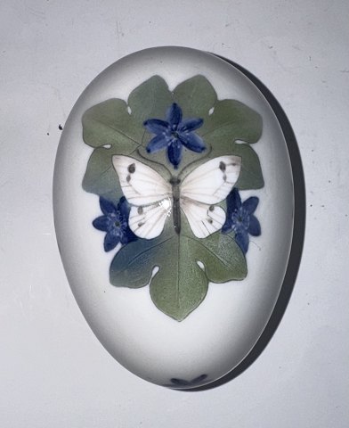 Porcelænsæg fra Royal Copenhagen med sommerfugl