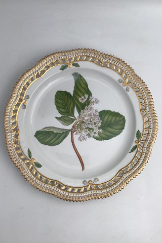 Royal Copenhagen Flora Danica Tallerken med gennembrudt kant No. 20/3526