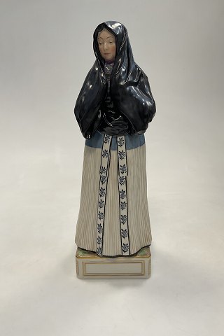 Royal Copenhagen Overglasur Figur Kvinde i Kirkedragt, Amager No. 12107