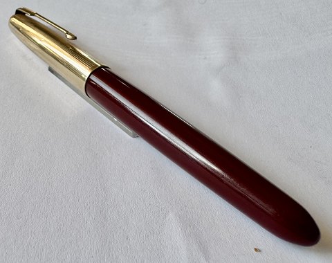 Bordeaux Parker 51 med guld-double hætte