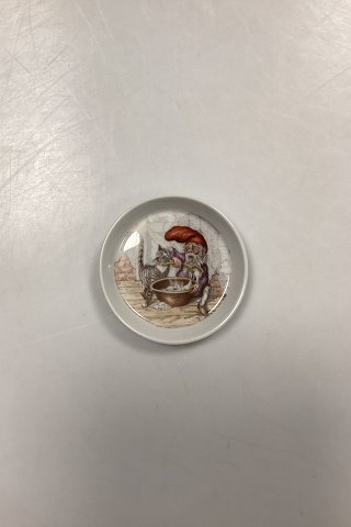 Royal Copenhagen Nisse Julestel Asiet No. 2