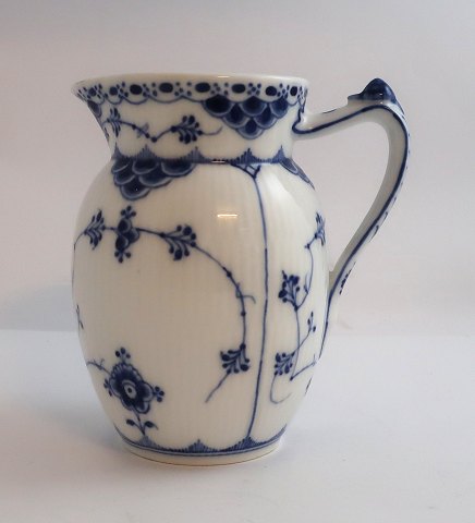 Royal Copenhagen. Musselmalet Halvblonde. Mælkekande. Model 561. Højde 13,5 cm. (1 sortering). Produceret før 1923