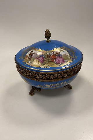 Rund Skål i Porcelain med Bronze Montering i Sevres Stil