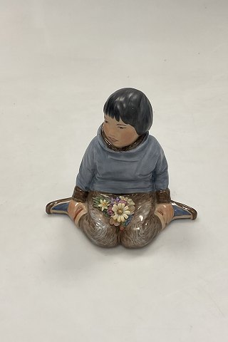 Royal Copenhagen Figur i Overglasur - Dreng med blomster fra Grønland No. 12419